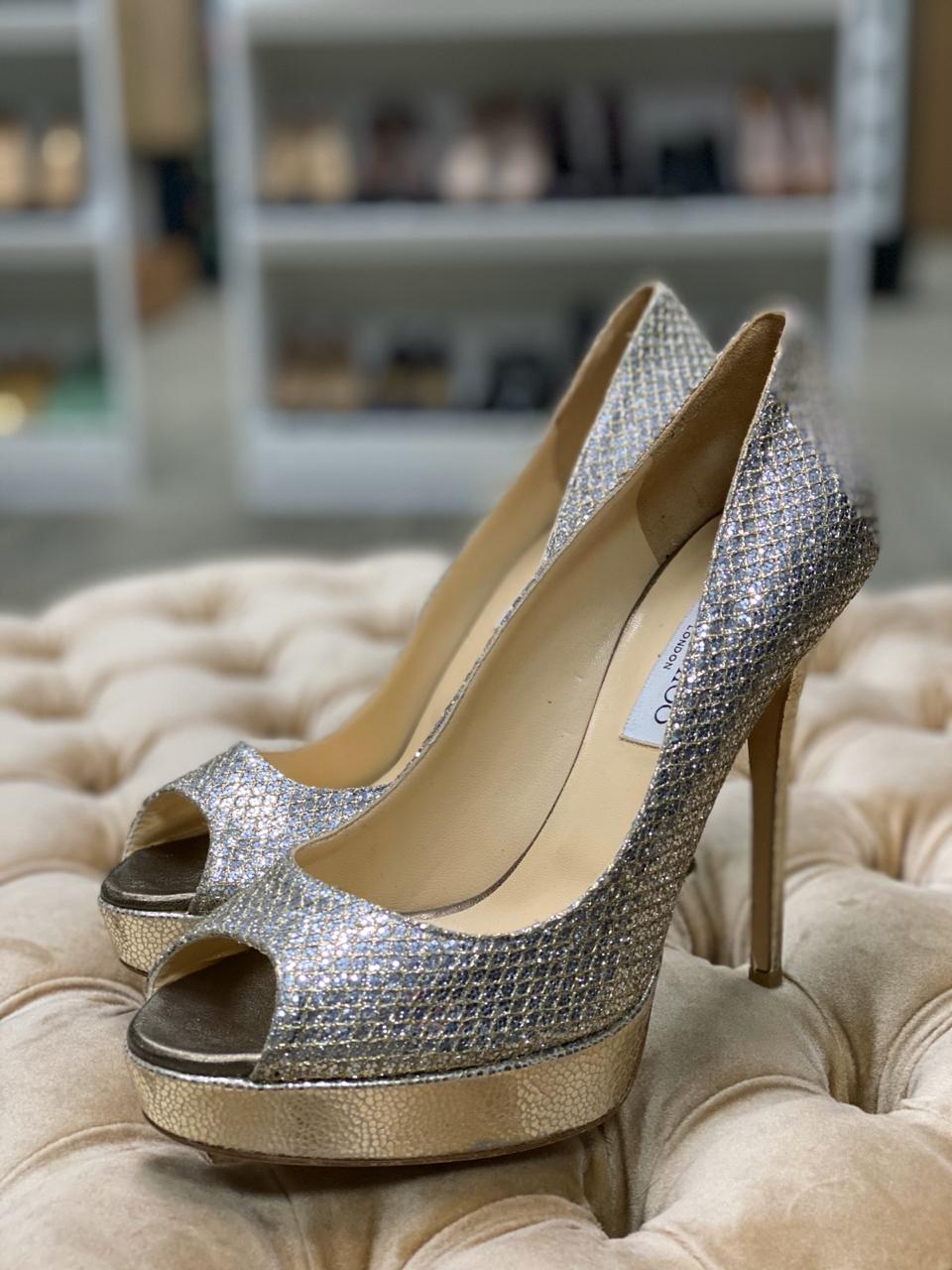 Sapato Jimmy Choo Bege com Dourado Tam. 35 - Peguei Bode