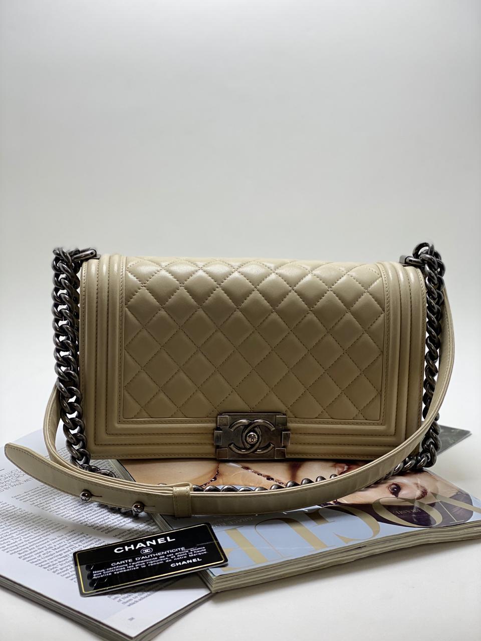cream chanel boy bolsa